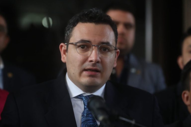 Tres amparos buscan revertir elección de Junta Directiva del Congreso