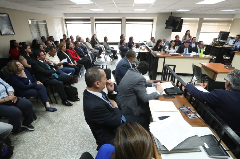 Empieza juicio contra ocho personas por la muerte de 41 niñas en el caso Hogar Seguro