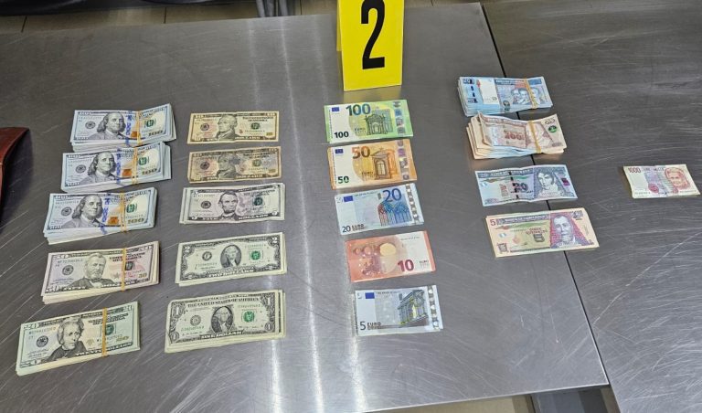 Presunto misionero pretendía viajar con más de US$30 mil sin reportar y lo detienen  