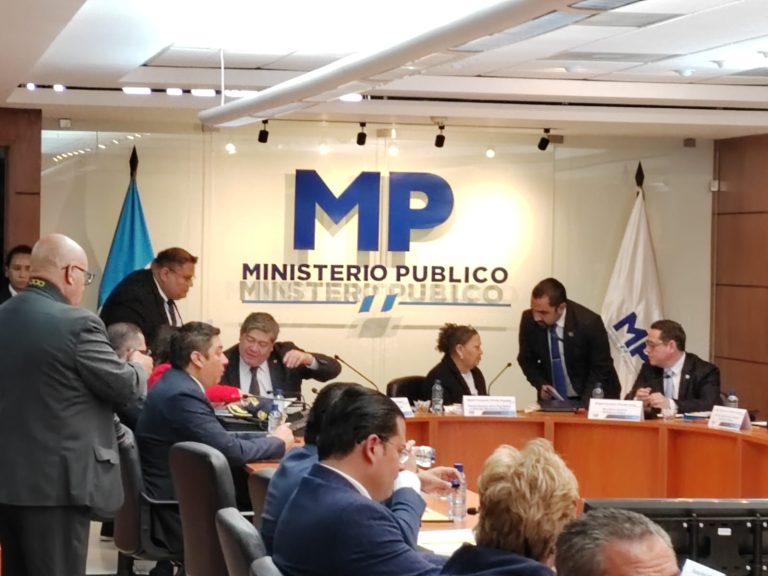 Fiscal general reconoce haberse reunido varias veces con el expresidente Giammattei