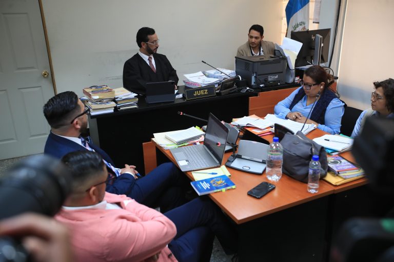 Señalados en caso de corrupción en Hospital Nacional de Chimaltenango buscan someterse a la figura de aceptación de cargos