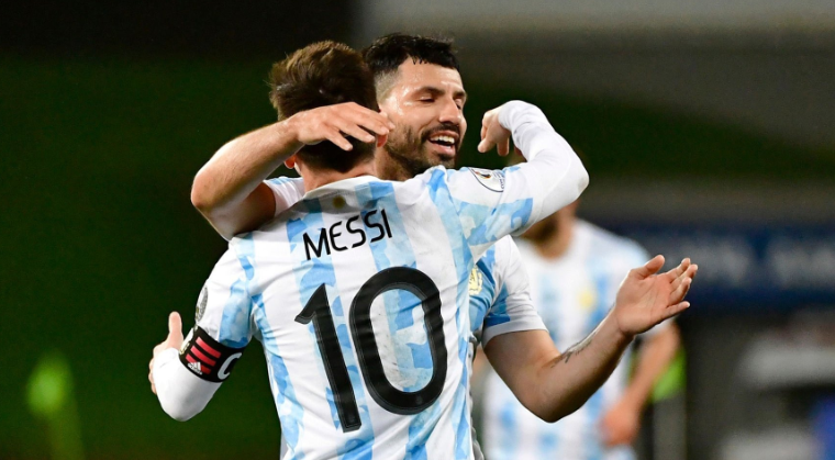 Agüero con Messi en la selección de Argentina.