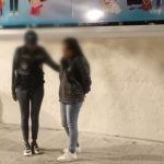 Capturada la niñera que fue grabada mientras agredía a un niño en una calle de San Cristóbal
