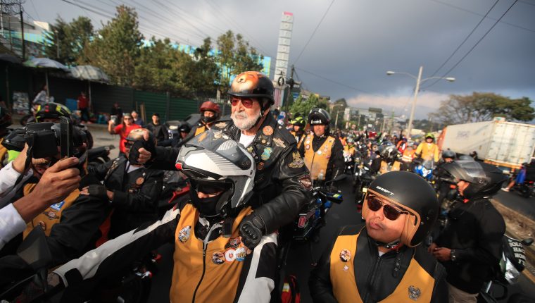 Miles de motociclistas participan en la peregrinación con destino a la basílica de Esquipulas. Fotografía: Prensa Libre (Carlos Hernández).