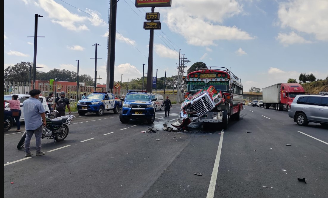 Accidente en la autopista Palín-Escuintla deja siete heridos