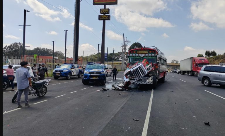 Accidente en la autopista Palín-Escuintla deja siete heridos