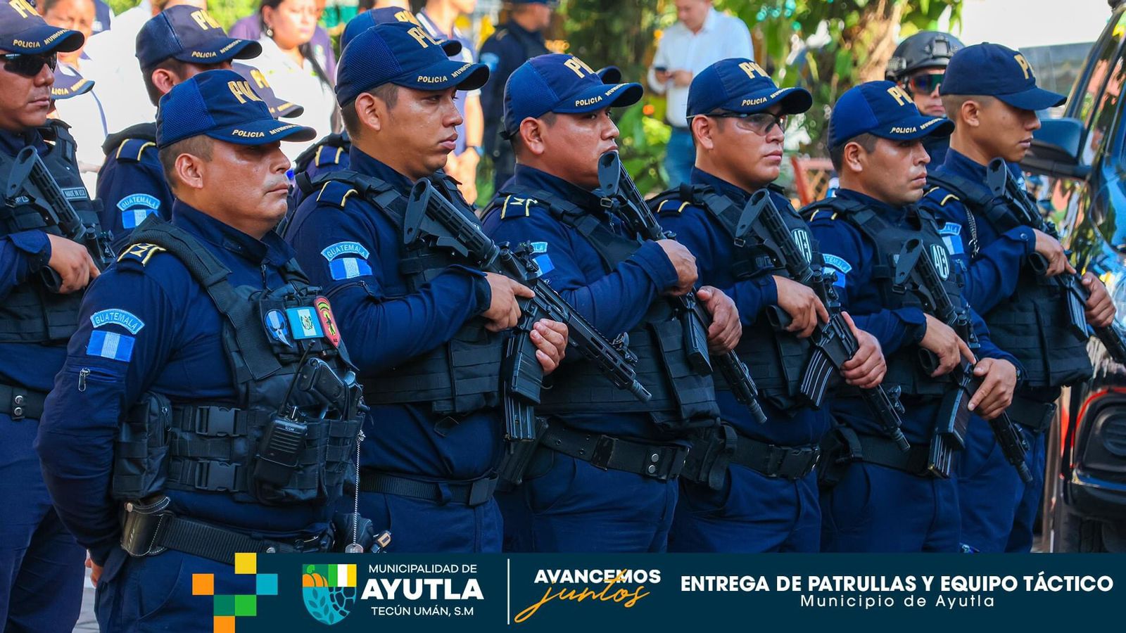Alcaldesa de Ayutla, Isel Súñiga, arma a los agentes de la Policía Municipal