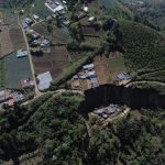 Ejército trabaja para habilitar paso vehicular tras deslizamiento de tierra en Palencia y Conred dice que siguen con estudios en el área