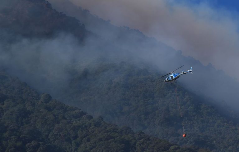 Incendio en Volcán de Agua: reanudan acciones para controlar el fuego