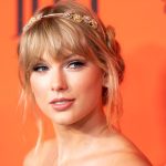 La cantante Taylor Swift amenaza con demanda a universitario que rastrea su avión