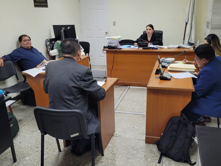 Abogado Carlos Moino recibe condena de tres años de prisión en el caso Agua