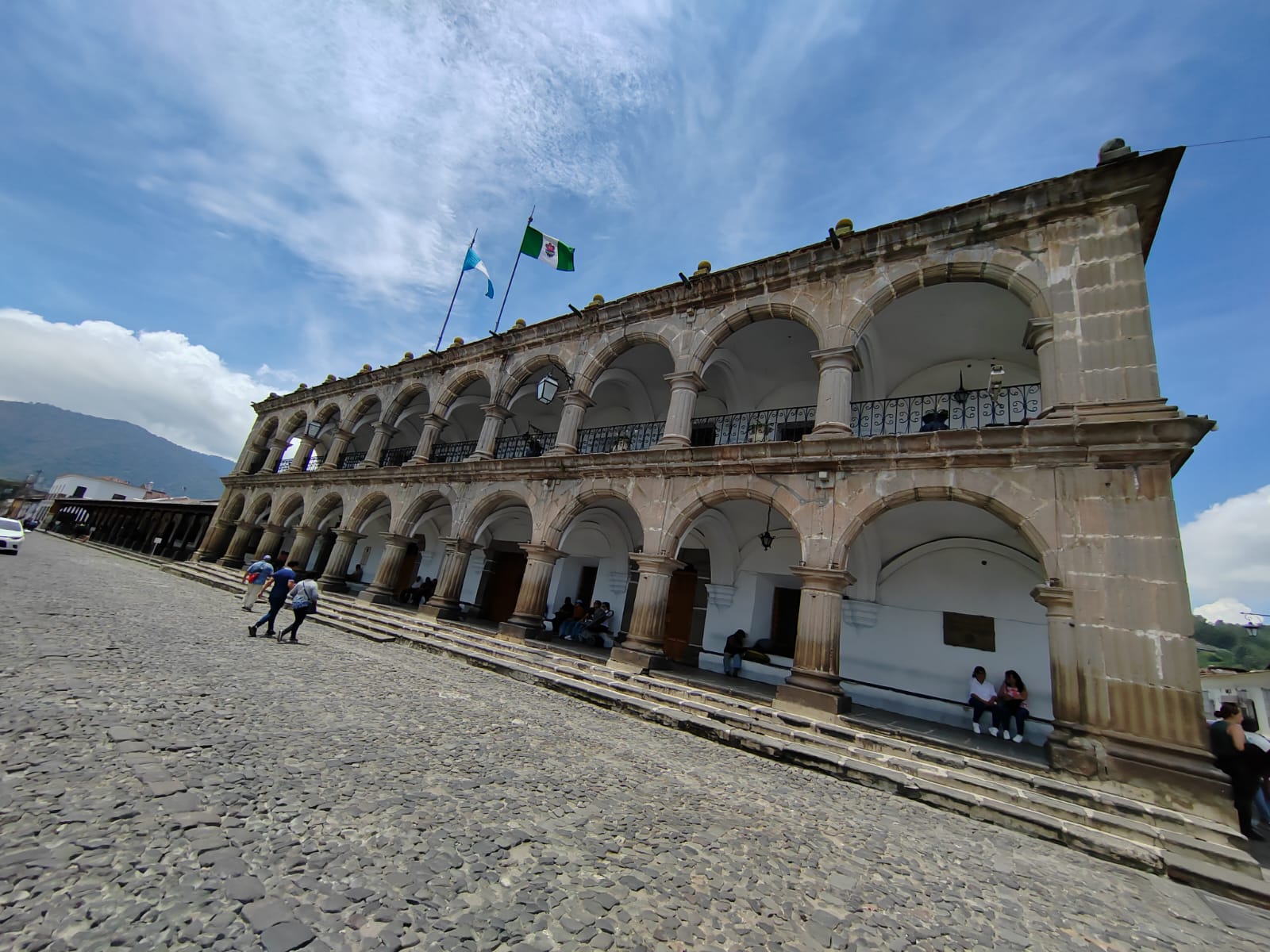 Municipalidad de Antigua ordena cierre de bares y discotecas Jueves Santo y Viernes Santo