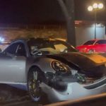 Porsche choca en la zona 14 y tripulantes salen caminando