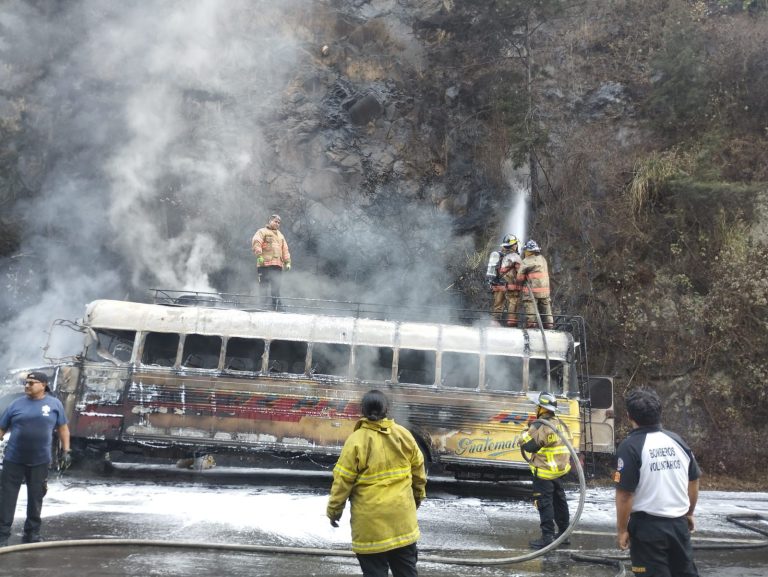 Autobús de pasajeros se incendia en la ruta Interamericana