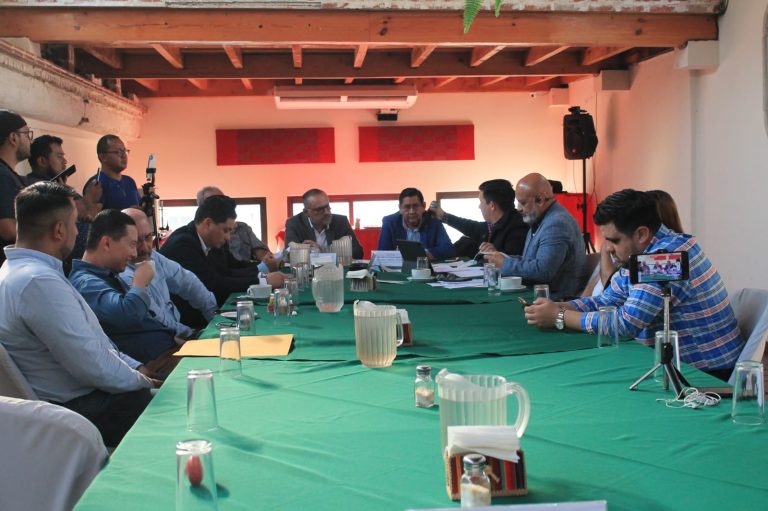 Miembros del Comité Ejecutivo de la UNE anulan expulsión de diputados