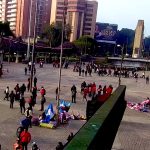 Salubristas se reúnen en El Obelisco y se dirigirán al Centro Histórico para manifestar