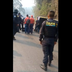 VIDEO: Autopatrulla de la PNC vuelca en ruta a Cobán y agentes piden ayuda