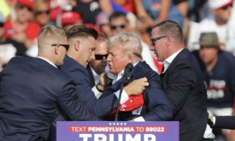 xVideo: Trump resulta herido tras escucharse disparos en su mitin en Pensilvania