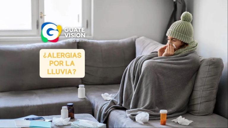 Con la llegada de la temporada de lluvias, aumentan los niveles de humedad y también las alergias. ¿Sabías que el moho y los ácaros se reproducen más en esta época? Dos médicos explican cómo cuidar tu salud y la de tu familia con medidas simples desde casa: • Evita la humedad • Ventila bien los ambientes • Limpia con frecuencia • Consulta a un profesional si hay síntomas Descubre cómo proteger tu hogar y tu bienestar.
