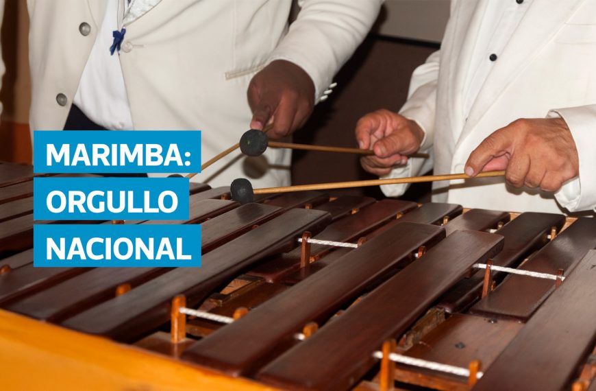 La marimba no solo es un instrumento musical, sino una expresión viva de la identidad guatemalteca. Declarada símbolo patrio en 1999, su historia combina raíces africanas, europeas y mesoamericanas, lo que la convierte en un emblema único de cultura, tradición y orgullo nacional.