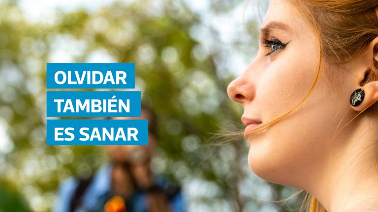 El olvido selectivo es una estrategia natural del cerebro para protegernos del dolor emocional. Psicólogas explican cómo actúa este mecanismo ante experiencias traumáticas y qué señales pueden indicar que necesitas apoyo profesional.